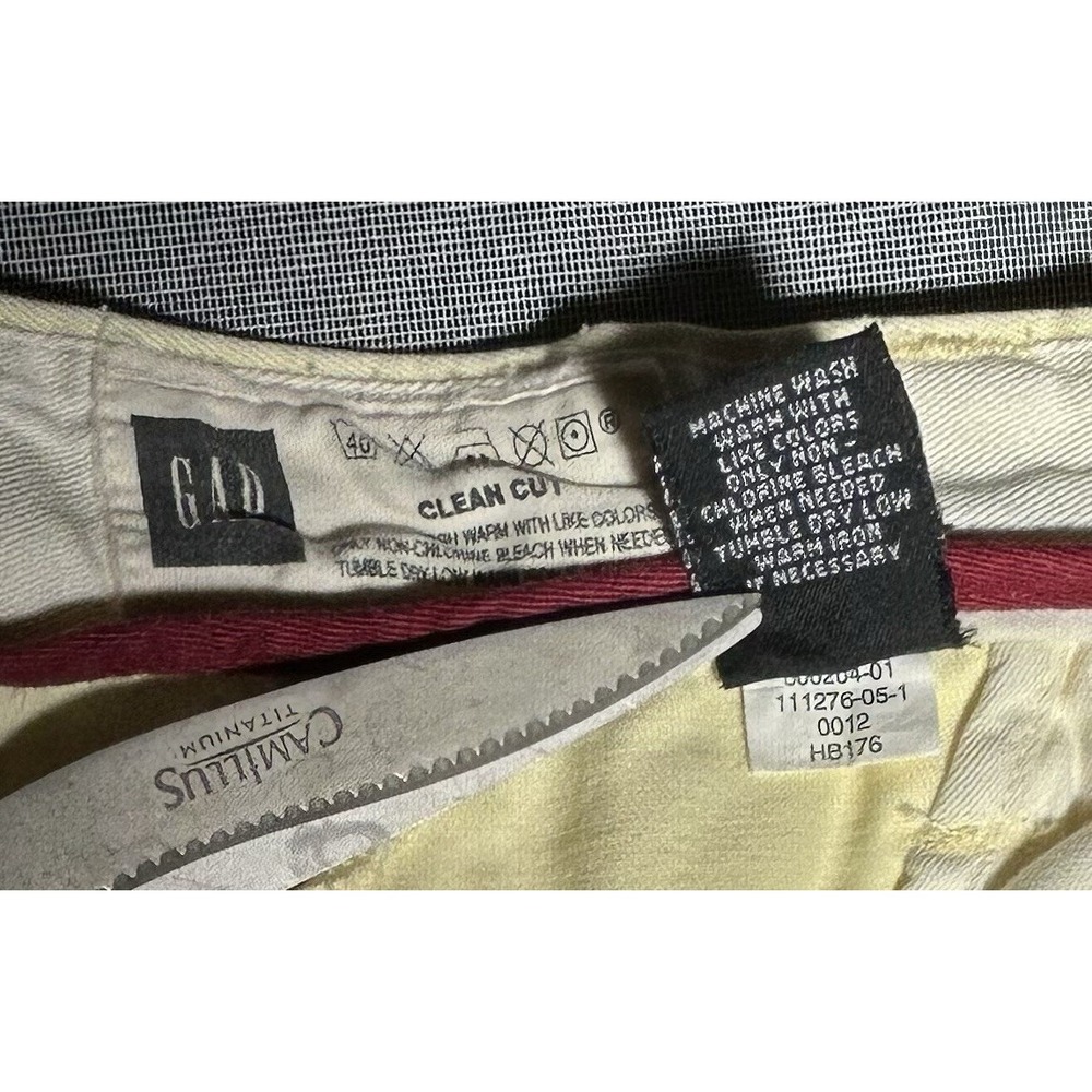GAP Clean Cut Yellow Shorts Vintage Size 36 - Picture 7 of 11